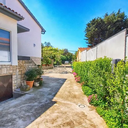 Ivan 535 Διαμέρισμα Πούλα