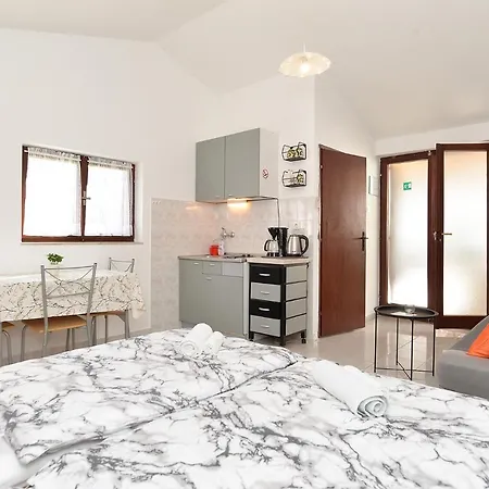 Ivan 535 * Πούλα