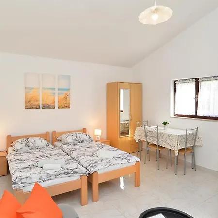 Ivan 535 * Πούλα